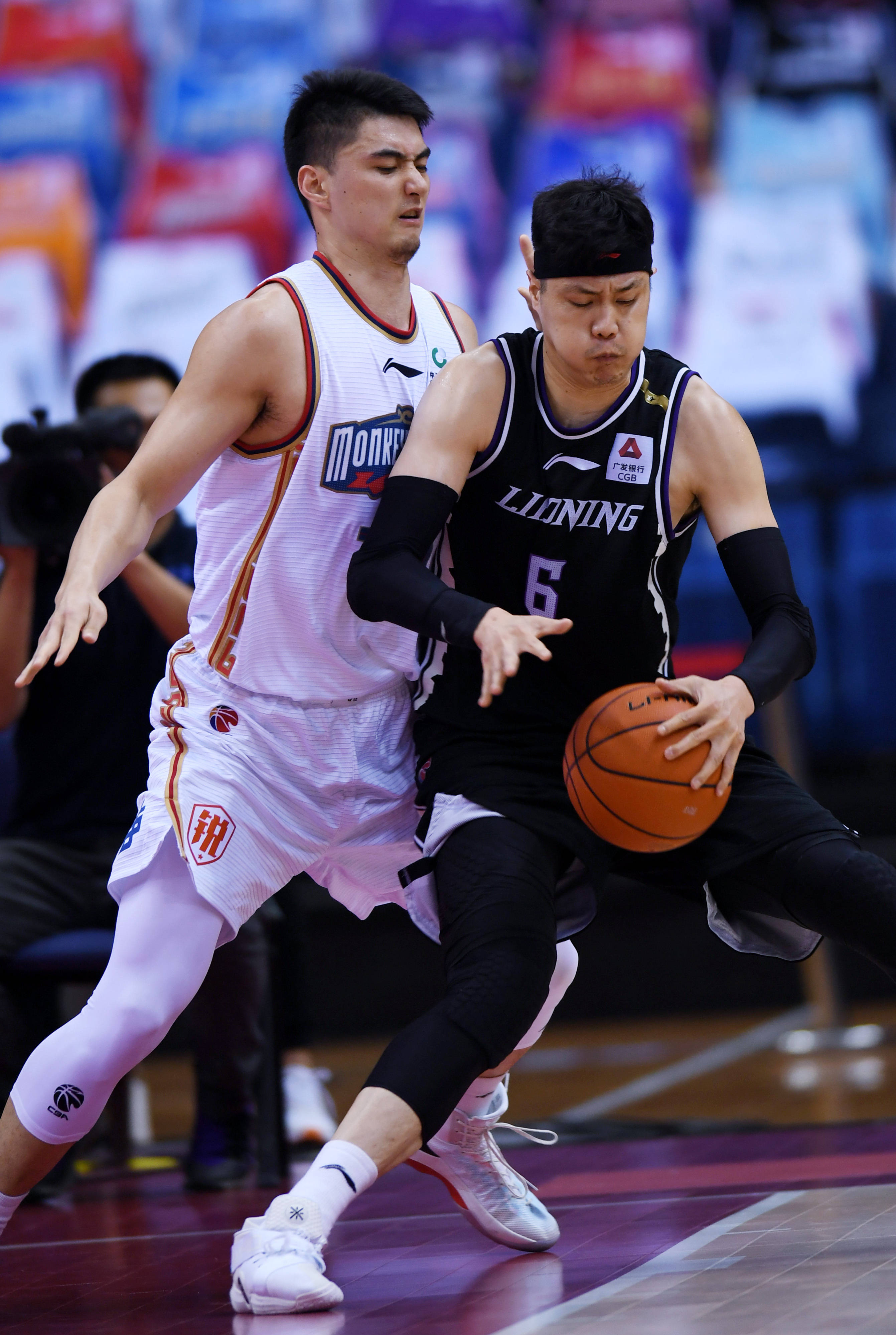 明显优势的 明显优势的